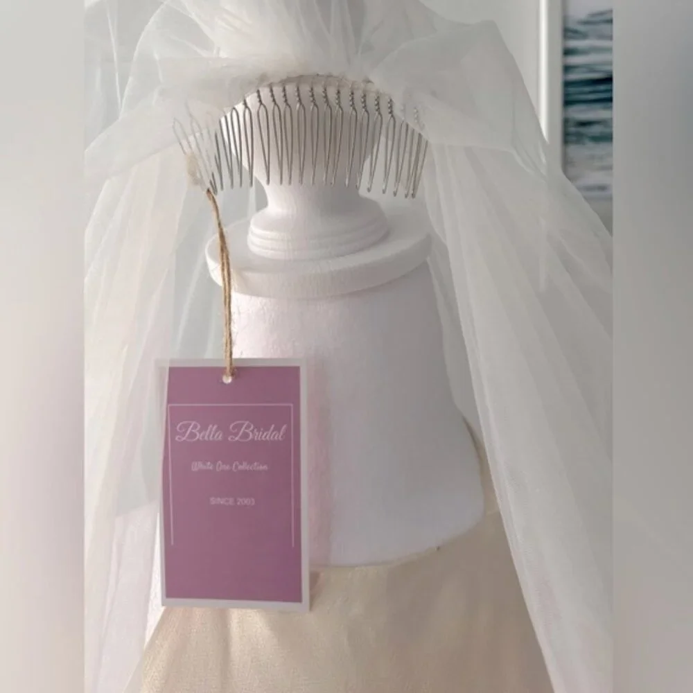 Short Wedding Veil with Comb Satin Trim Waist Length